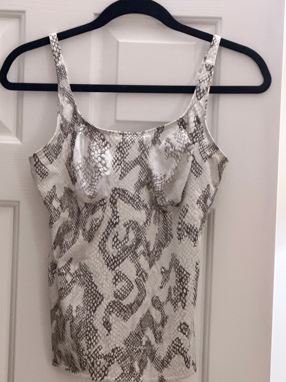Ruby Ribbon Sz40 White and Gray Snake Print Control Cami